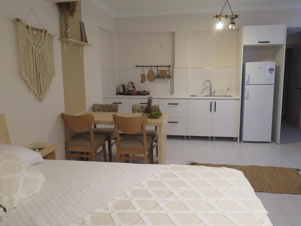 Апарт-отель Santa Suites- Near Saint Nicholas Church