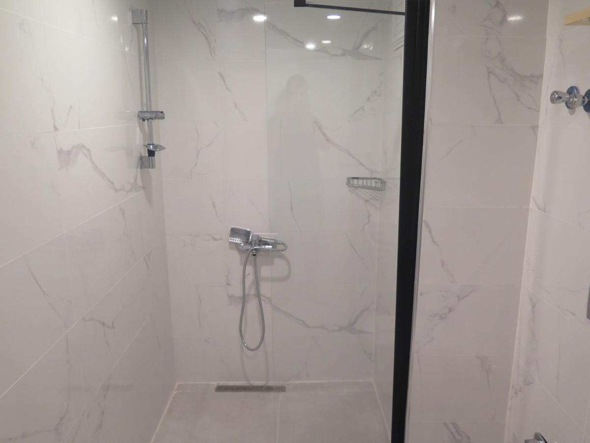 Апарт-отель Santa Suites- Near Saint Nicholas Church
