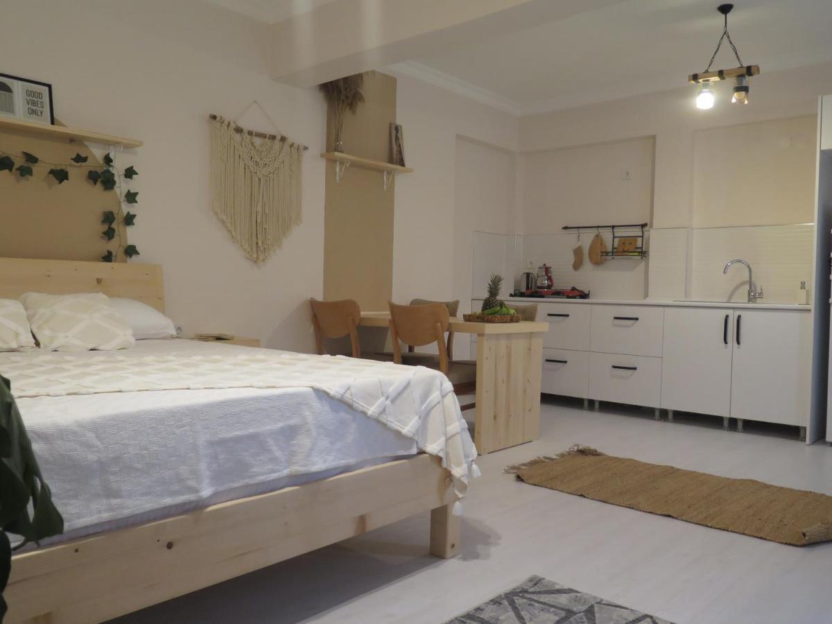 Апарт-отель Santa Suites- Near Saint Nicholas Church
