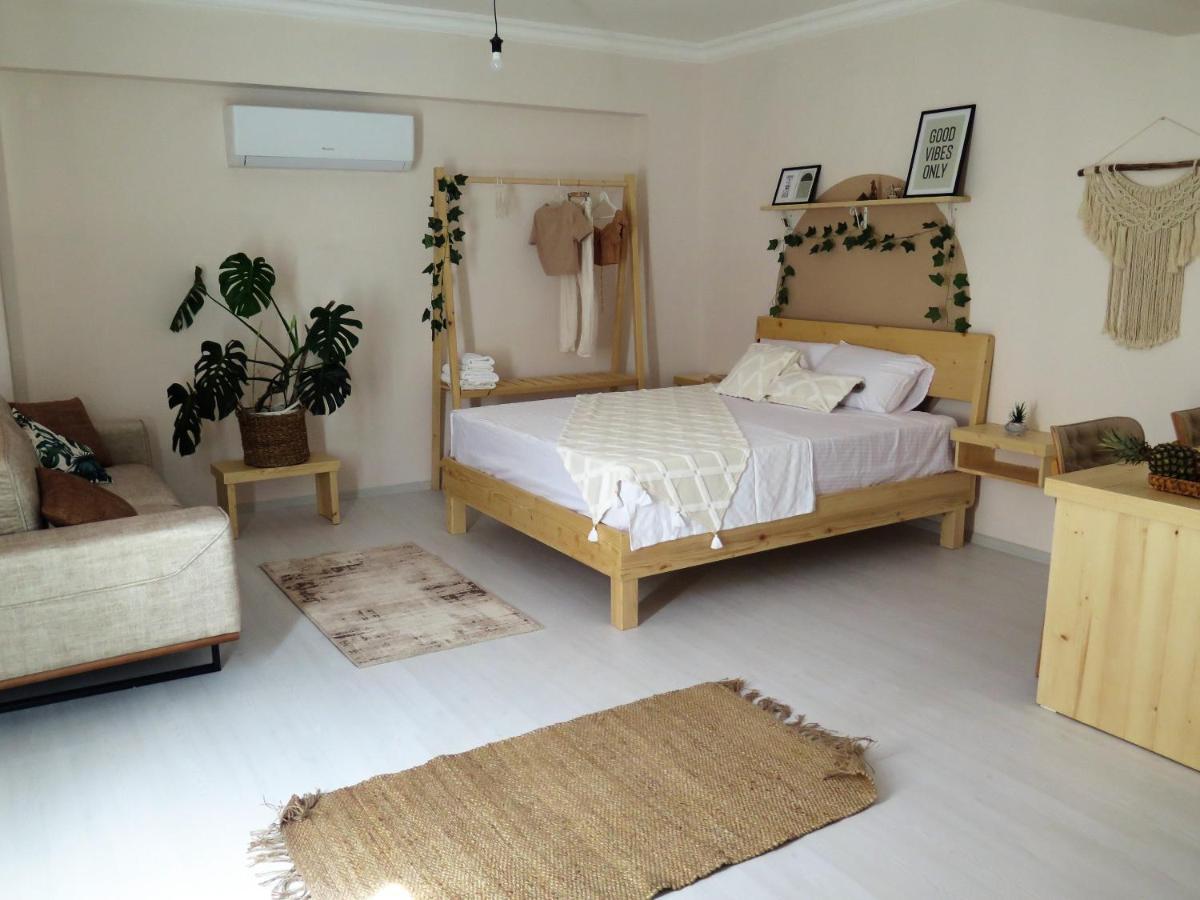 Апарт-отель Santa Suites- Near Saint Nicholas Church