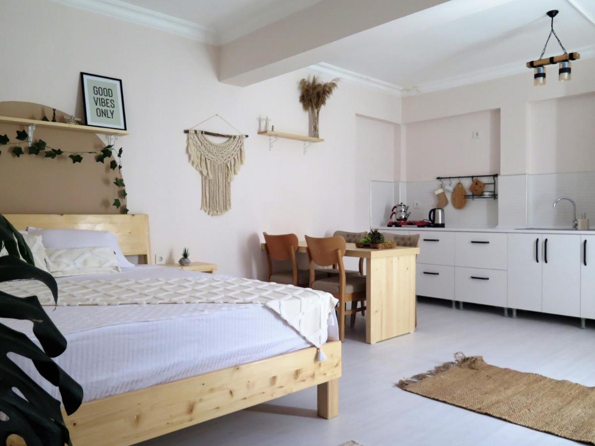 Апарт-отель Santa Suites- Near Saint Nicholas Church *